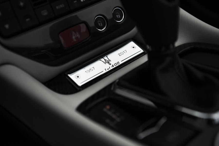 Детали интерьера Maserati GranCabrio Sport Special Edition (M145) 2017 года  (фото 4 из 14)